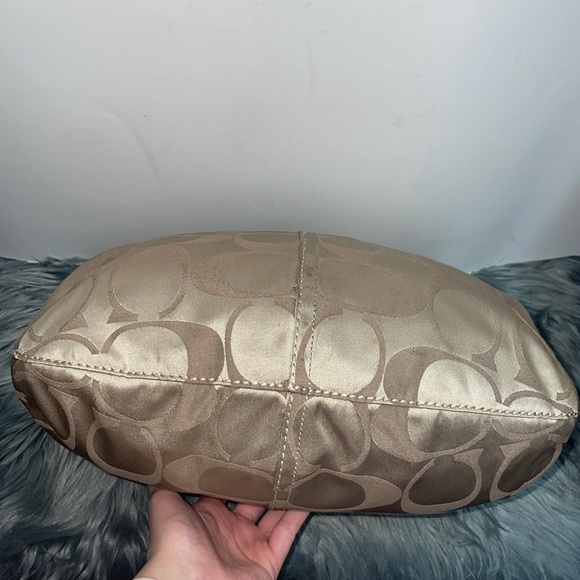 Coach ‘Zoe’ Signature Hobo - Picture 6 of 16